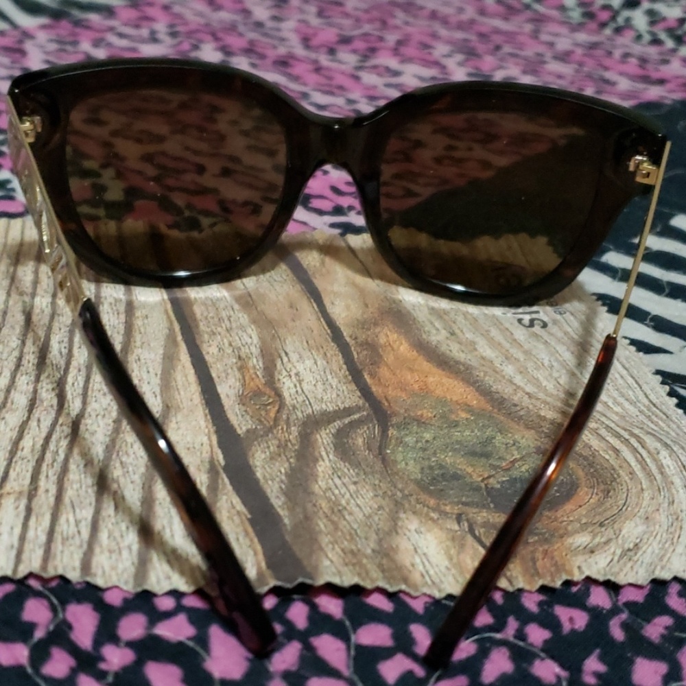 Sun glasses - Picture 3 of 3